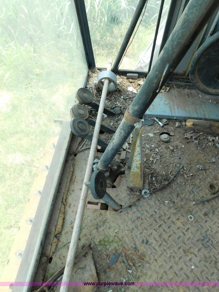 image for item L5888 Gleaner C combine