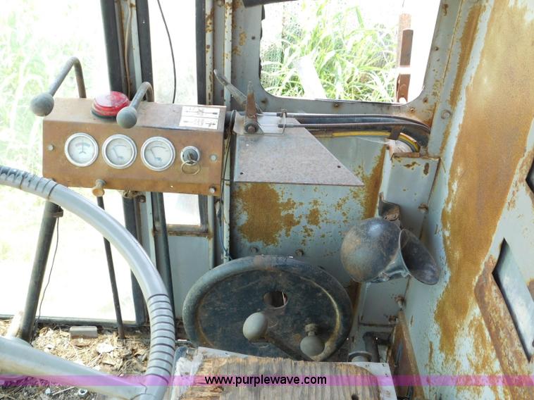 image for item L5888 Gleaner C combine