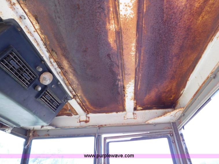 image for item L5888 Gleaner C combine