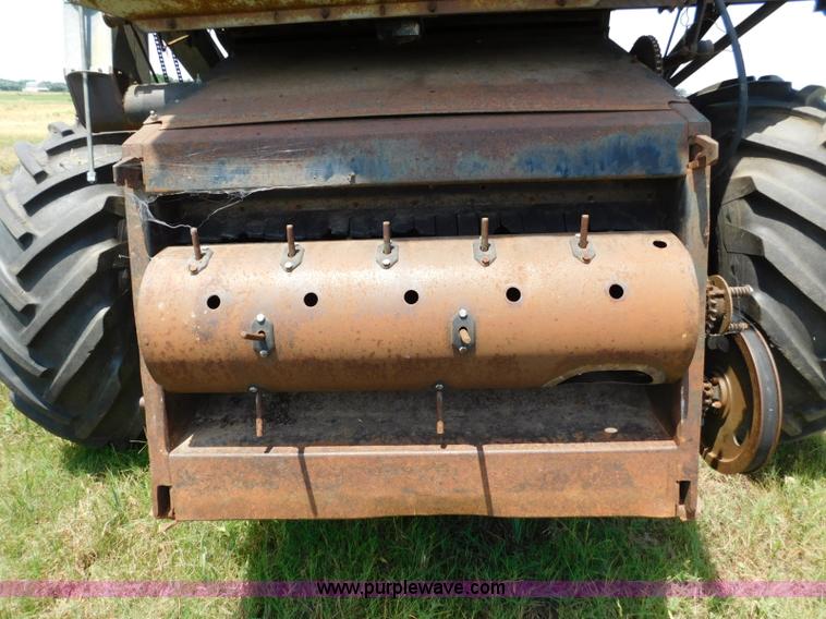 image for item L5888 Gleaner C combine