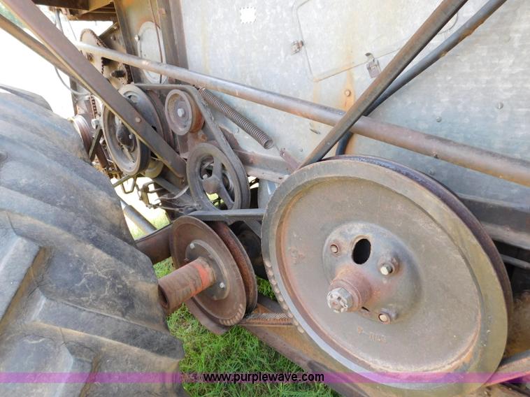 image for item L5888 Gleaner C combine