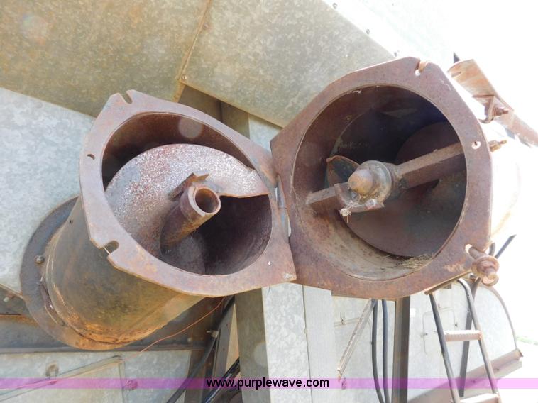 image for item L5888 Gleaner C combine