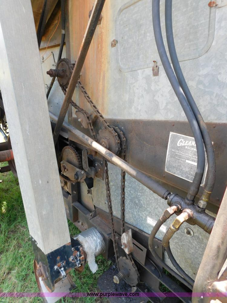 image for item L5888 Gleaner C combine