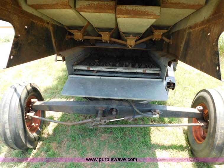 image for item L5888 Gleaner C combine