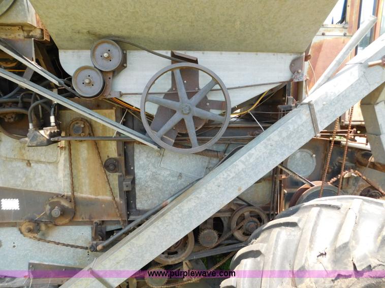 image for item L5888 Gleaner C combine