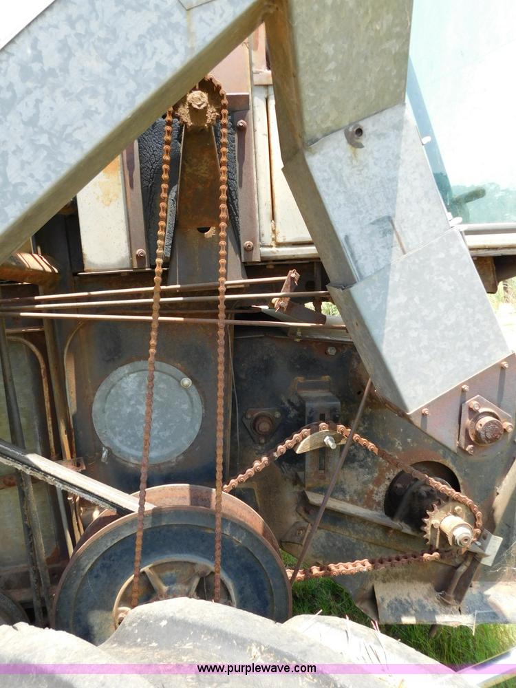 image for item L5888 Gleaner C combine