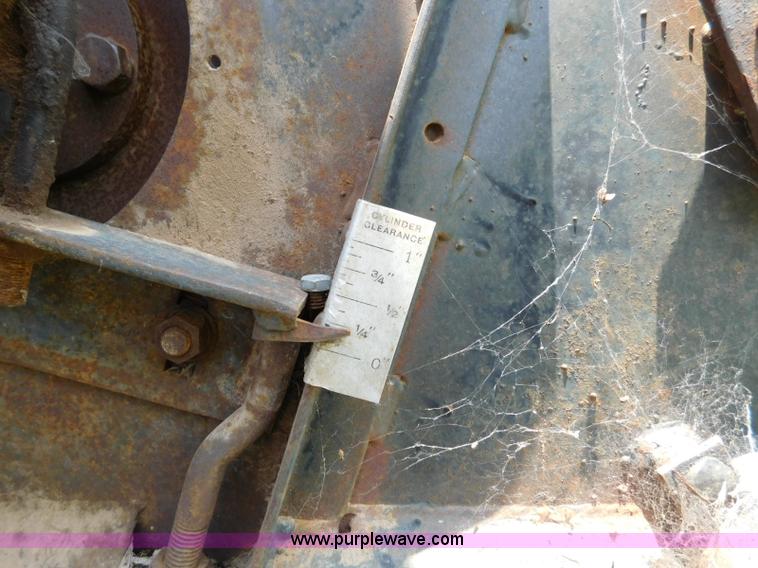 image for item L5888 Gleaner C combine