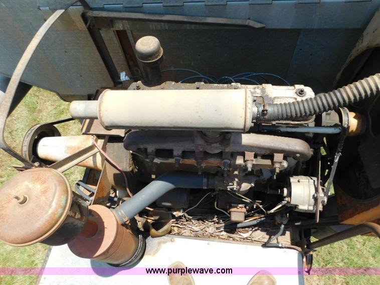 image for item L5888 Gleaner C combine