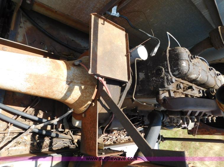 image for item L5888 Gleaner C combine