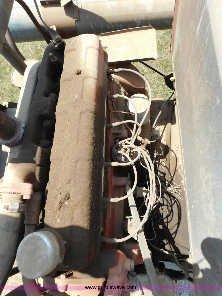 image for item L5890 Gleaner A combine