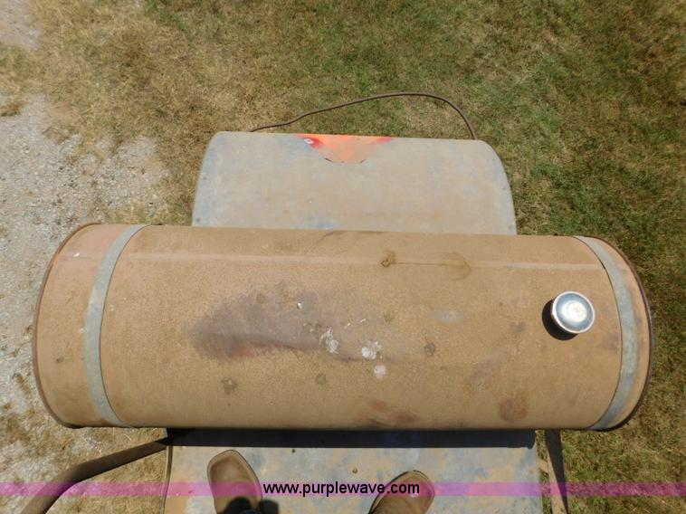 image for item L5890 Gleaner A combine