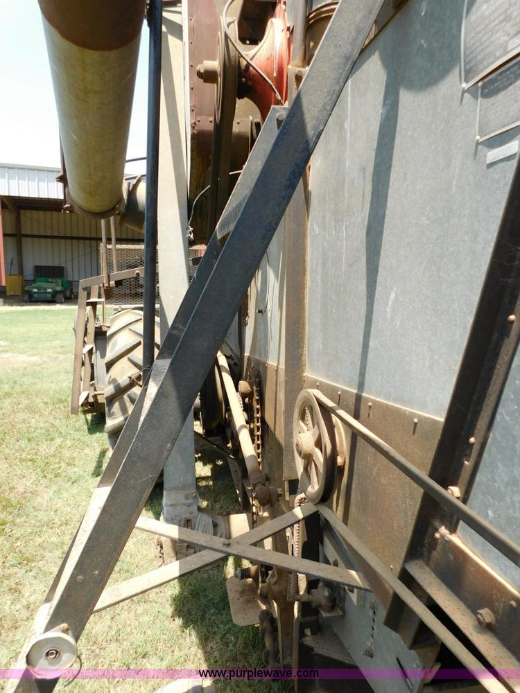 image for item L5890 Gleaner A combine