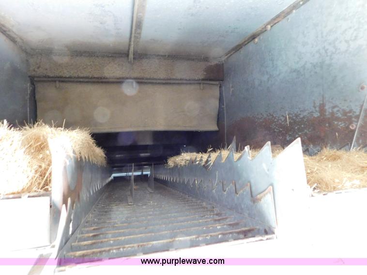 image for item L5890 Gleaner A combine