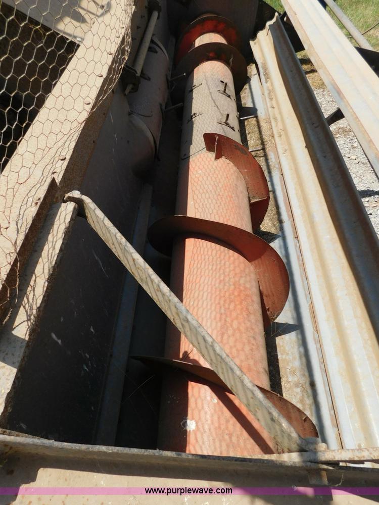 image for item L5890 Gleaner A combine