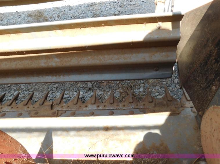 image for item L5890 Gleaner A combine