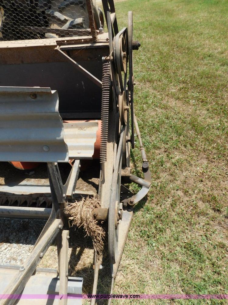 image for item L5890 Gleaner A combine