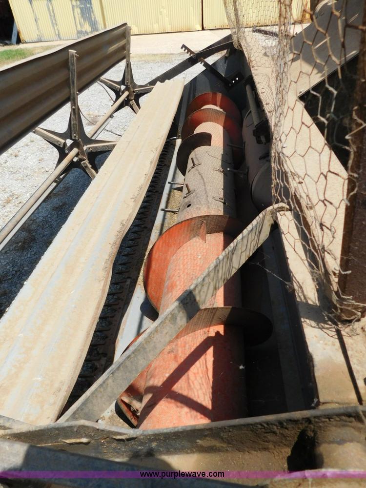 image for item L5890 Gleaner A combine