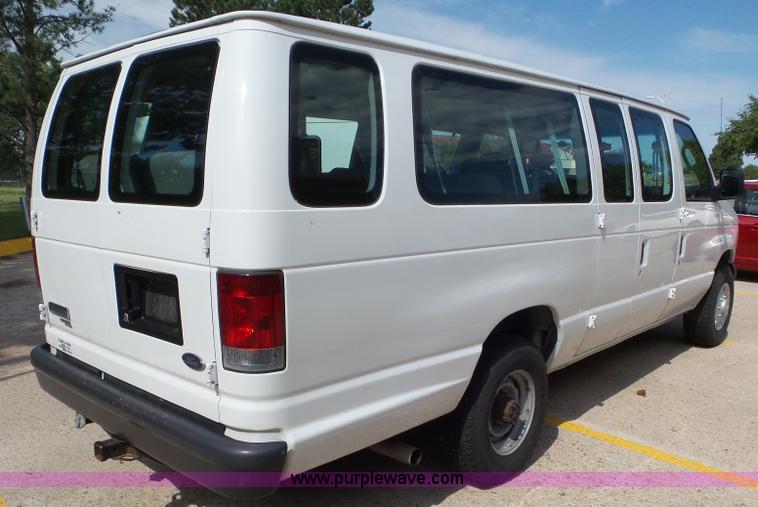 image for item L6752 2007 Ford E350 Extended van