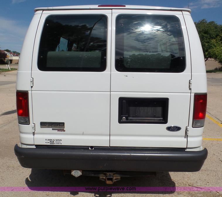 image for item L6752 2007 Ford E350 Extended van