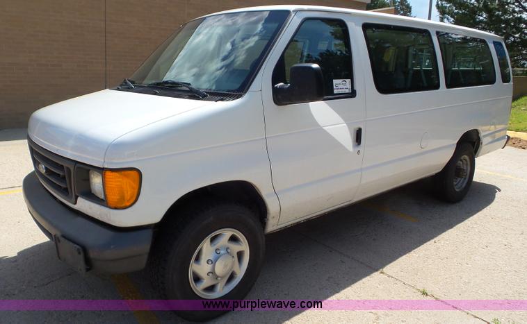 image for item L6752 2007 Ford E350 Extended van