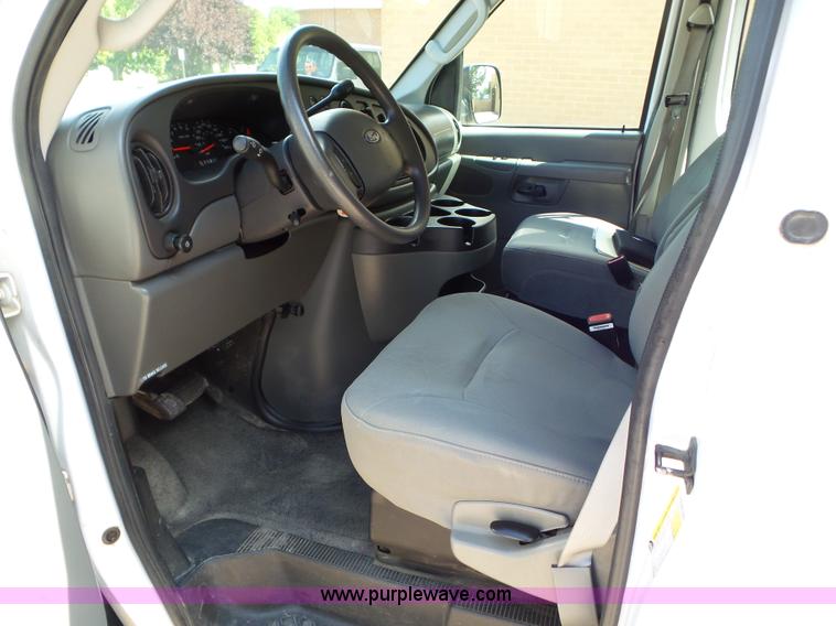 image for item L6752 2007 Ford E350 Extended van