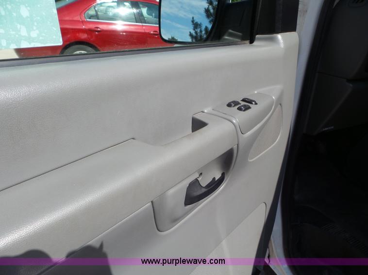 image for item L6752 2007 Ford E350 Extended van