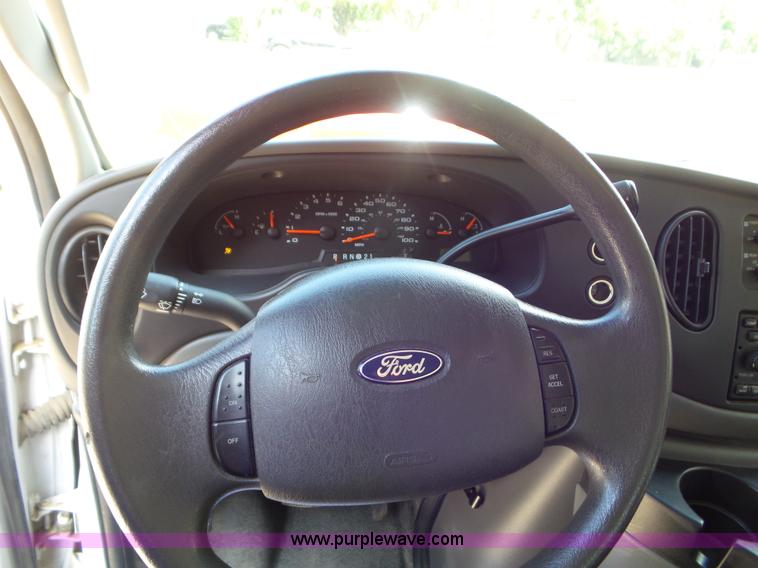 image for item L6752 2007 Ford E350 Extended van