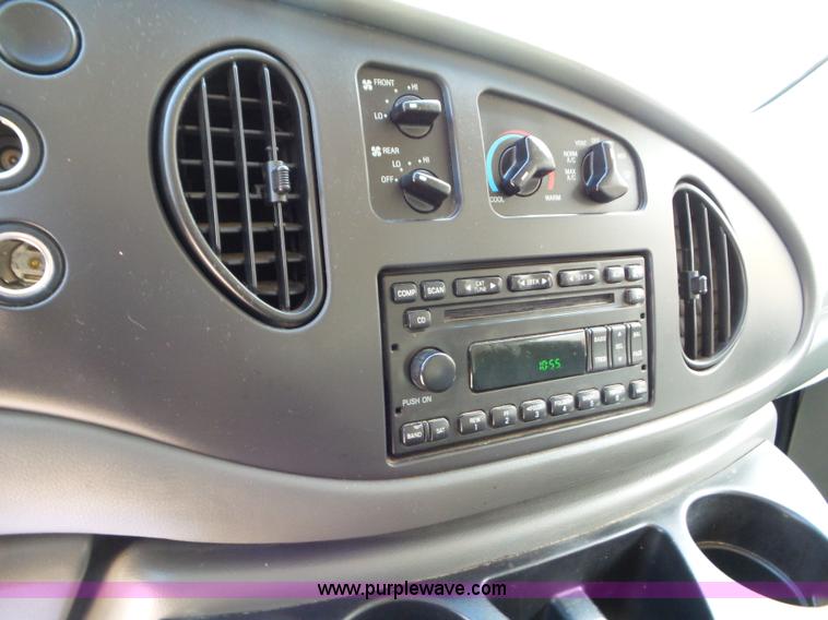 image for item L6752 2007 Ford E350 Extended van