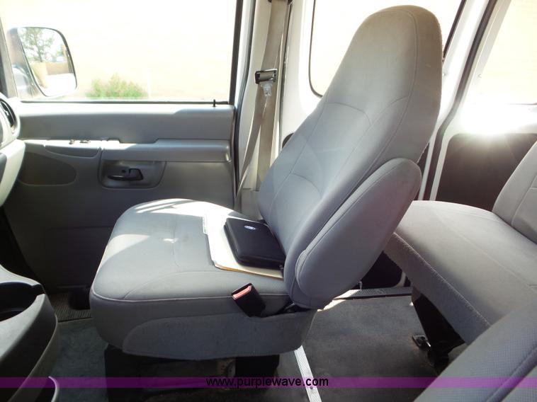 image for item L6752 2007 Ford E350 Extended van