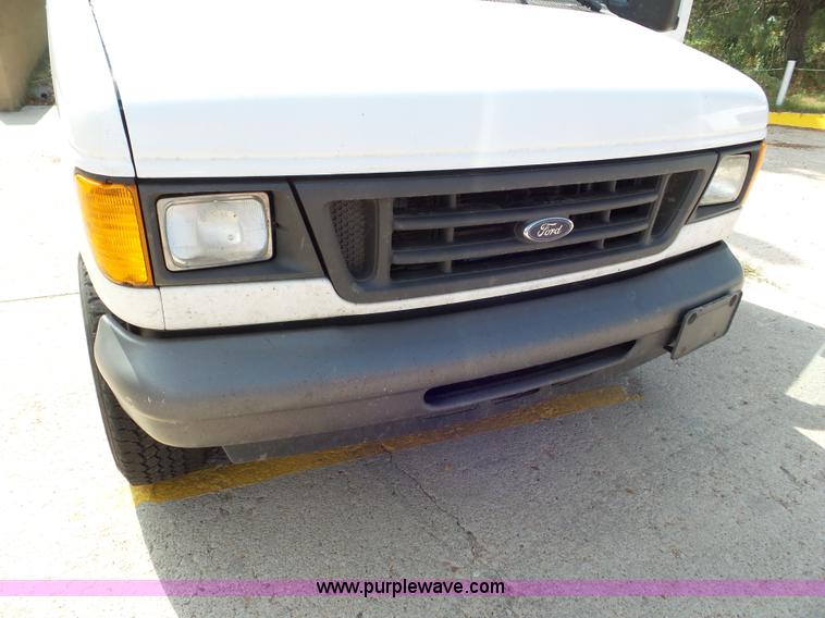 image for item L6752 2007 Ford E350 Extended van