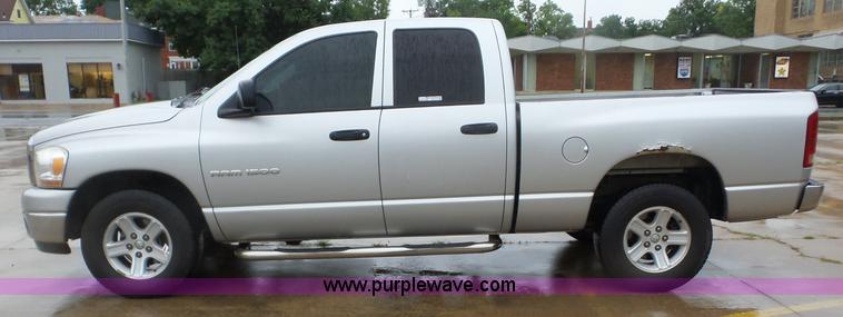 image for item AG9171 2006 Dodge Ram 1500 Quad Cab pickup truck