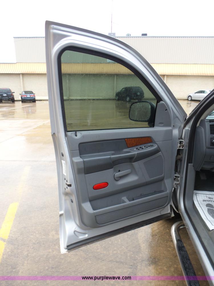 image for item AG9171 2006 Dodge Ram 1500 Quad Cab pickup truck
