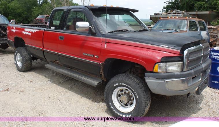 image for item AV9929 1995 Dodge Ram 2500 Club Cab pickup truck