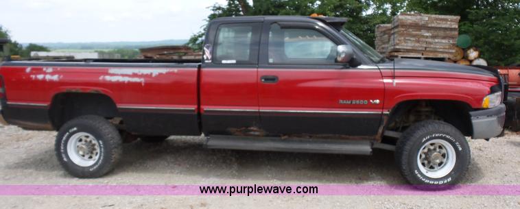 image for item AV9929 1995 Dodge Ram 2500 Club Cab pickup truck