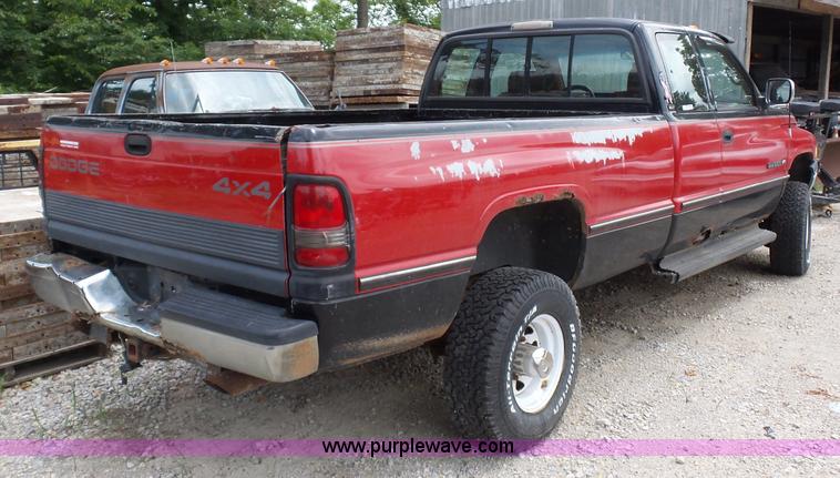 image for item AV9929 1995 Dodge Ram 2500 Club Cab pickup truck