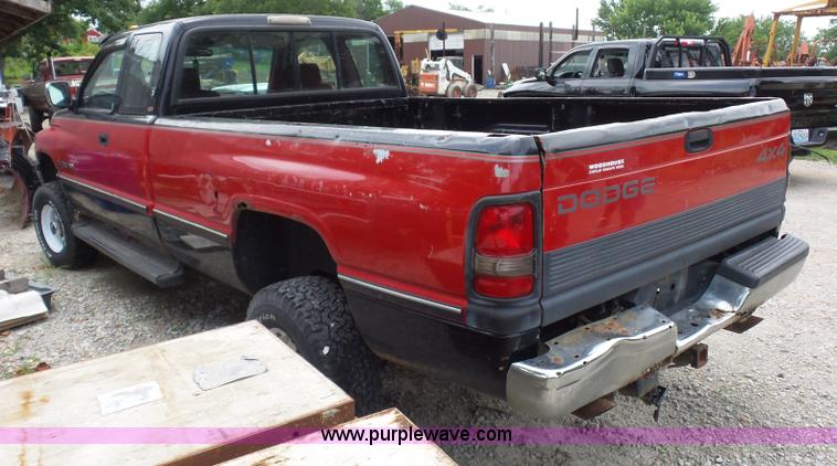 image for item AV9929 1995 Dodge Ram 2500 Club Cab pickup truck