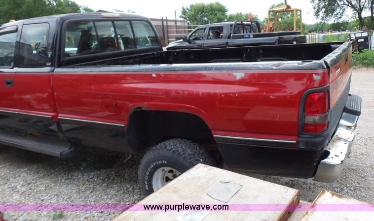 image for item AV9929 1995 Dodge Ram 2500 Club Cab pickup truck