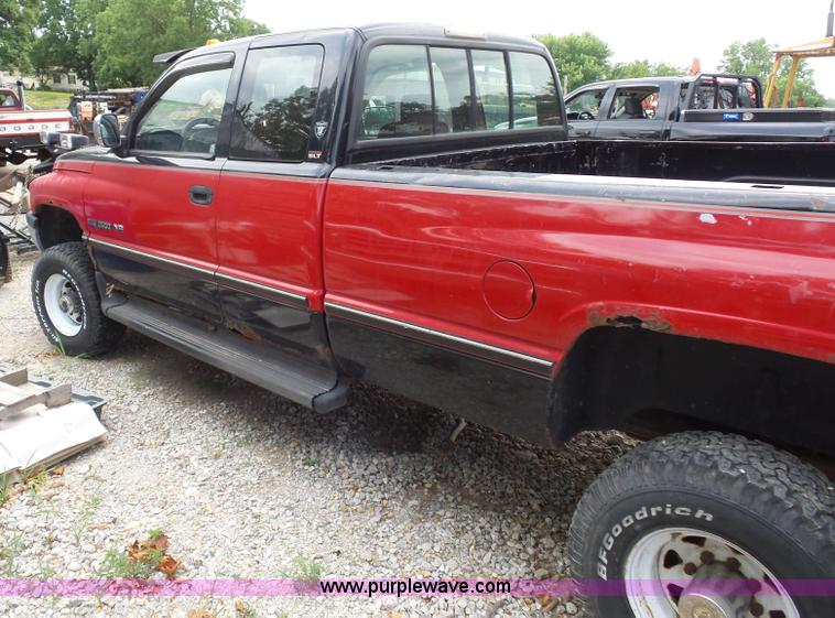 image for item AV9929 1995 Dodge Ram 2500 Club Cab pickup truck