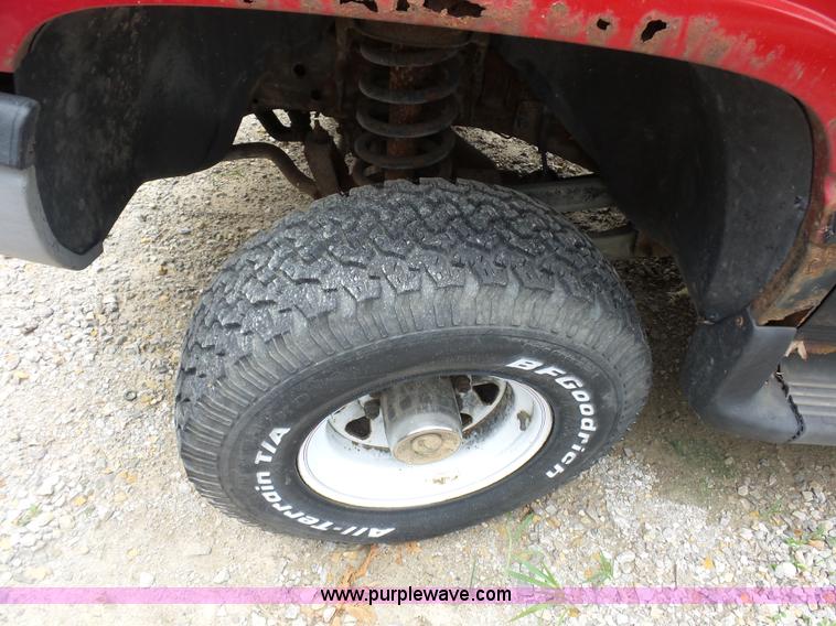 image for item AV9929 1995 Dodge Ram 2500 Club Cab pickup truck