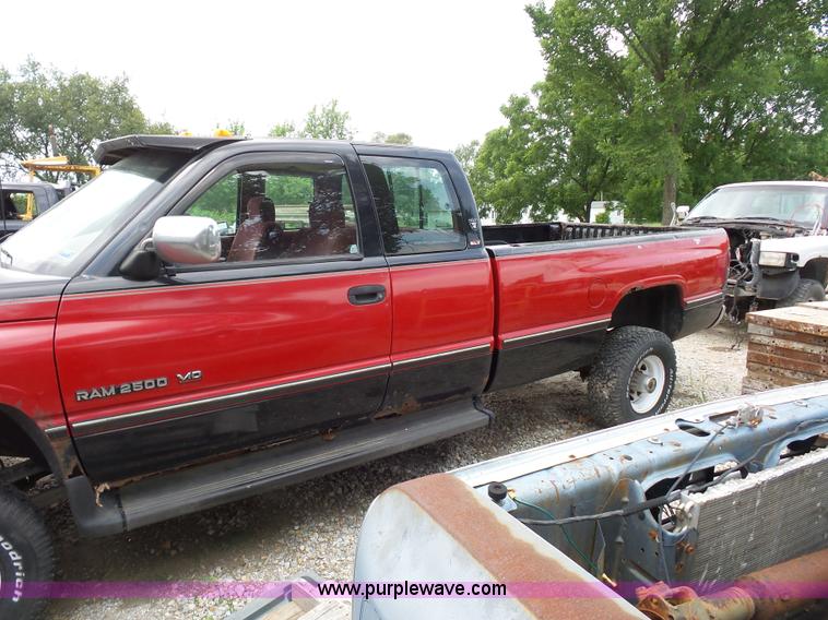 image for item AV9929 1995 Dodge Ram 2500 Club Cab pickup truck