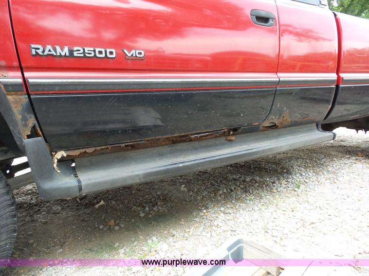 image for item AV9929 1995 Dodge Ram 2500 Club Cab pickup truck
