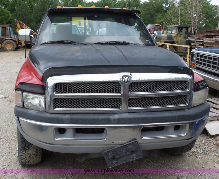 image for item AV9929 1995 Dodge Ram 2500 Club Cab pickup truck