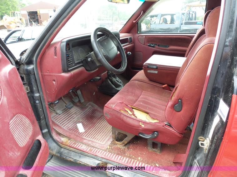 image for item AV9929 1995 Dodge Ram 2500 Club Cab pickup truck