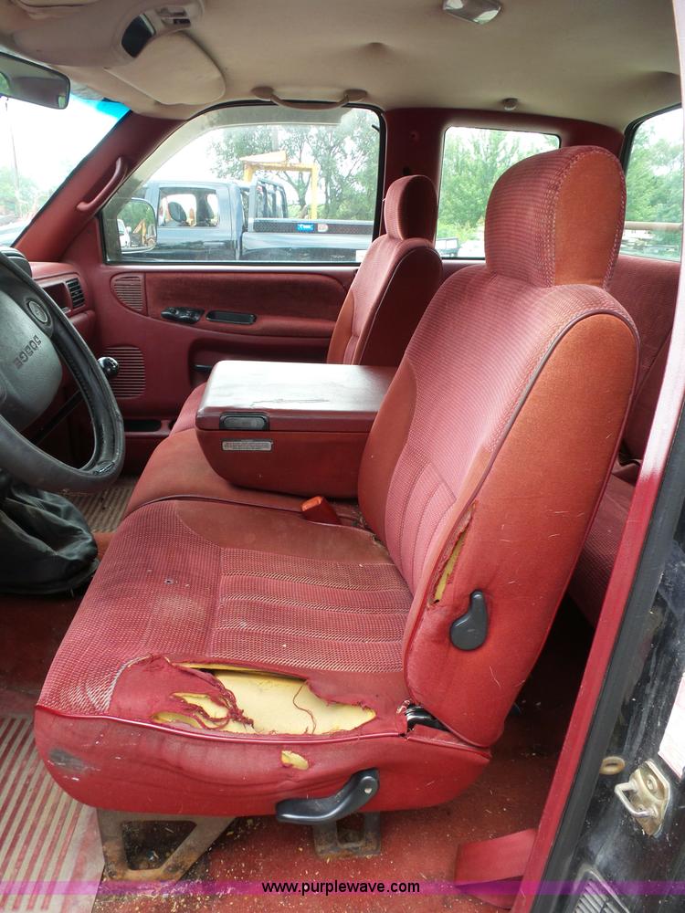 image for item AV9929 1995 Dodge Ram 2500 Club Cab pickup truck