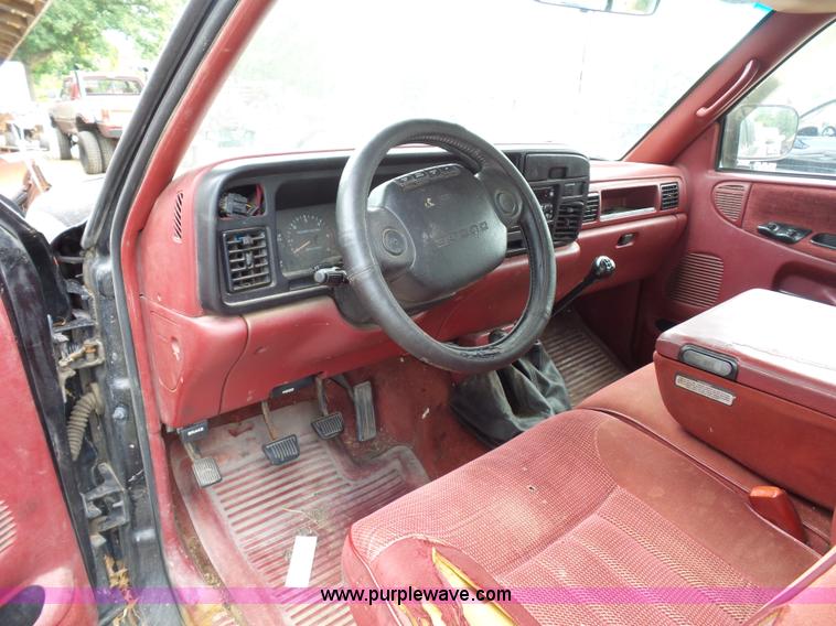 image for item AV9929 1995 Dodge Ram 2500 Club Cab pickup truck