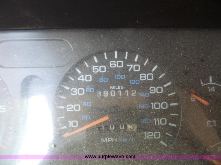 image for item AV9929 1995 Dodge Ram 2500 Club Cab pickup truck