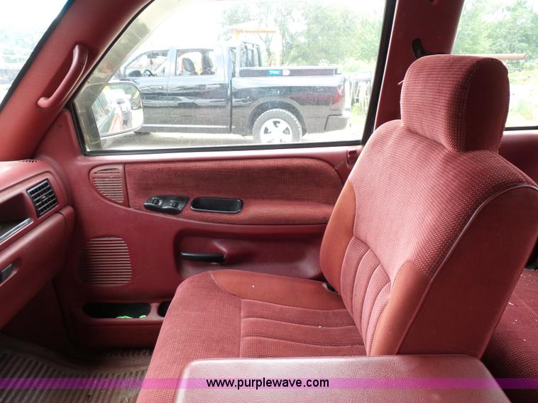 image for item AV9929 1995 Dodge Ram 2500 Club Cab pickup truck