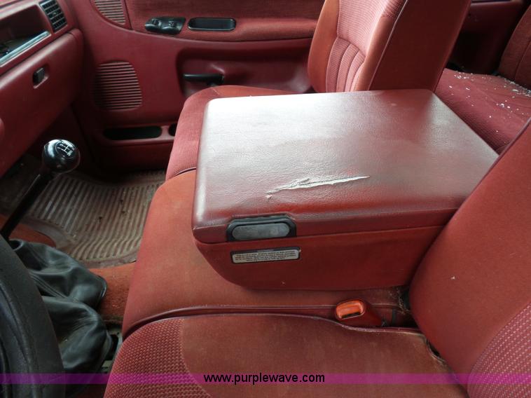image for item AV9929 1995 Dodge Ram 2500 Club Cab pickup truck