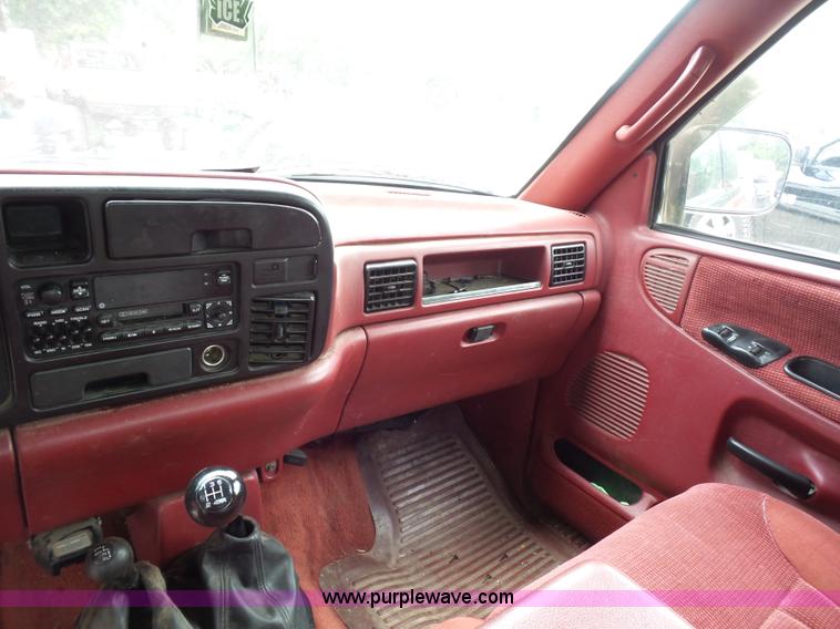 image for item AV9929 1995 Dodge Ram 2500 Club Cab pickup truck