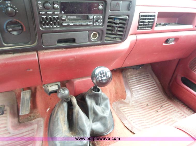 image for item AV9929 1995 Dodge Ram 2500 Club Cab pickup truck